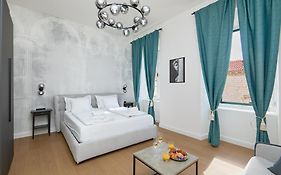 Tudisi Lux Suites By Dominium
